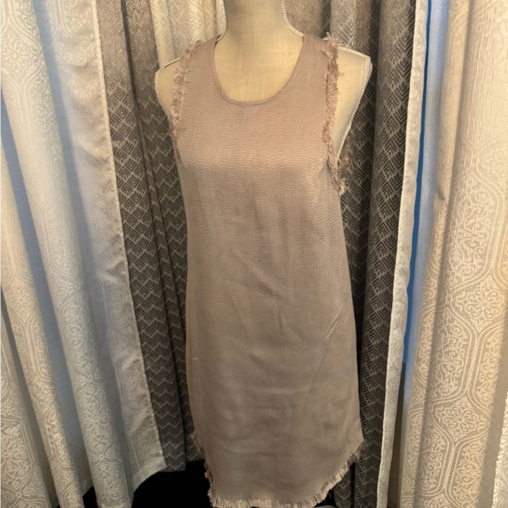 Sleeveless dress with pockets